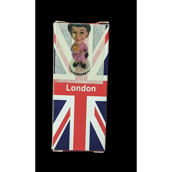 Queen Elizabeth II Mini Figure - Picture 6 of 16
